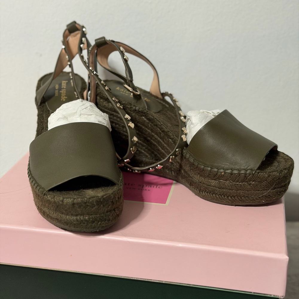 Kate Spade Frenchie peachy moss size 7